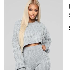 Fashion nova cropped sweater nwot never worn size m